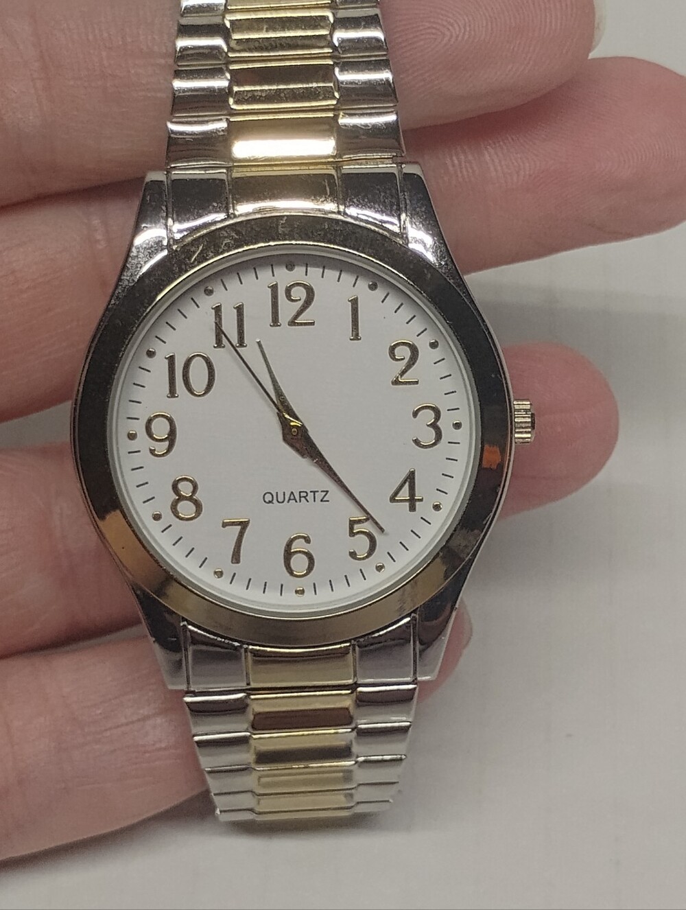 Two-Tone Quartz Wristwatch with White Dial